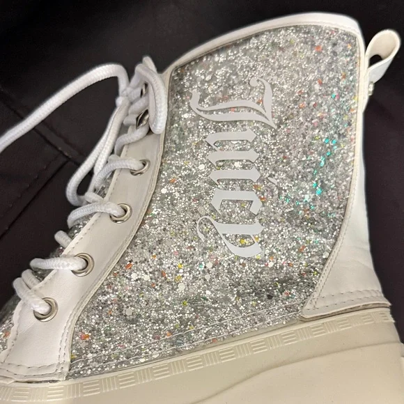 Juicy Couture Glitter Silver and Cream Winter Boots with lace at the front - Picture 11 of 13